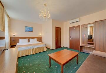 Двухместный улучшенный номер с видом на ул.Маяковского в Гостинице Агни