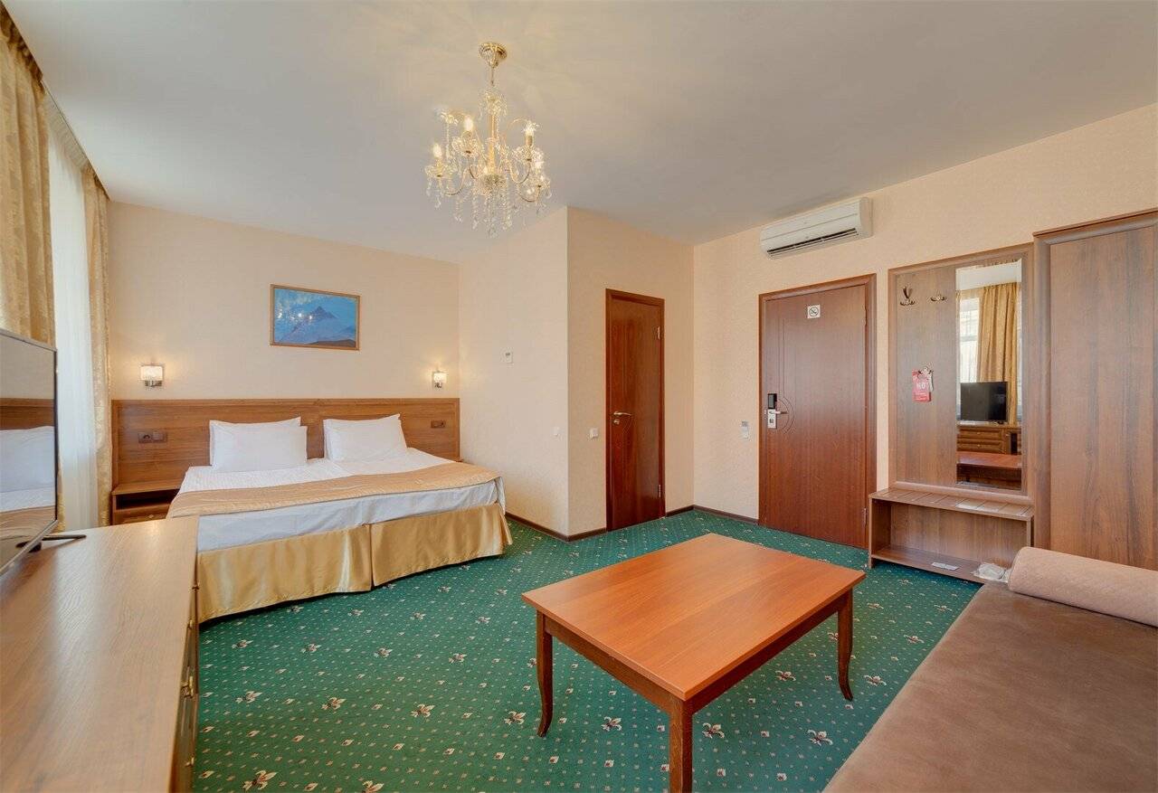 Фотографии номера Двухместный улучшенный номер с видом на ул.Маяковского в Гостинице Агни Санкт-Петербург