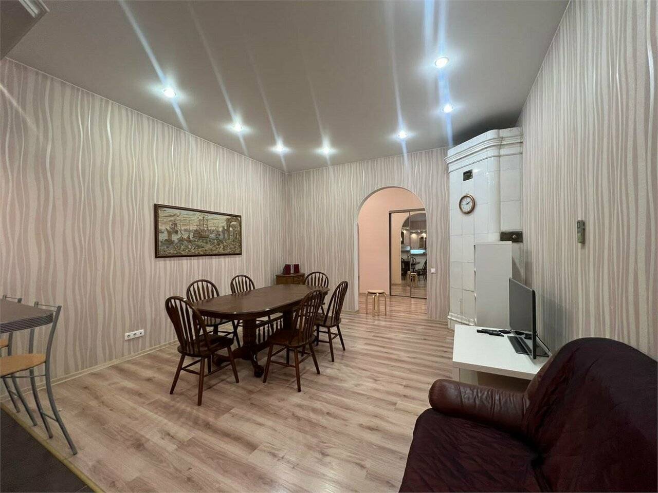 Фотографии номера Четырехкомнатная квартира с отдельным входом Невский 90 в Гостинице Агни Санкт-Петербург