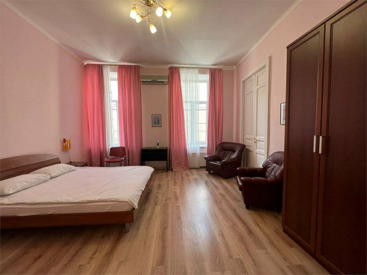 Фотографии номера Четырехкомнатная квартира с отдельным входом Невский 90 в Гостинице Агни Санкт-Петербург